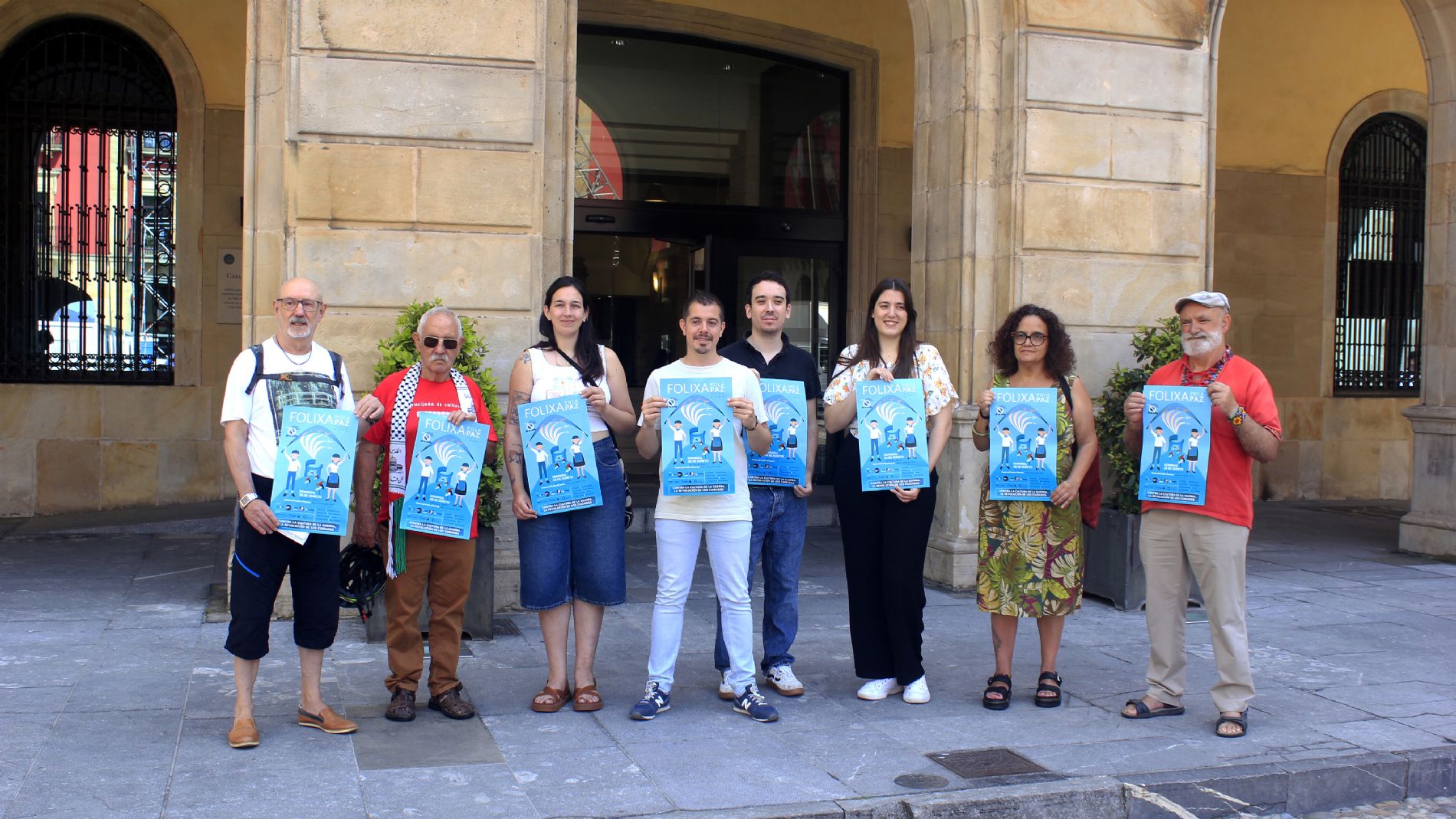 Foto de grupo de la rueda de prensa de la Folixa pola Paz 2026