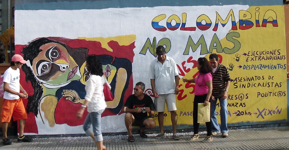 Mural en defensa de los derechos humanos en Colombia Gijn