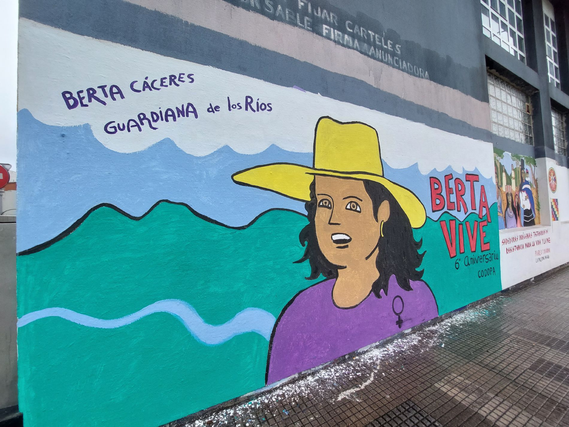 Mural en la Casa Sindical de Xixón por el 6º aniversario del asesinato de Berta Cáceres